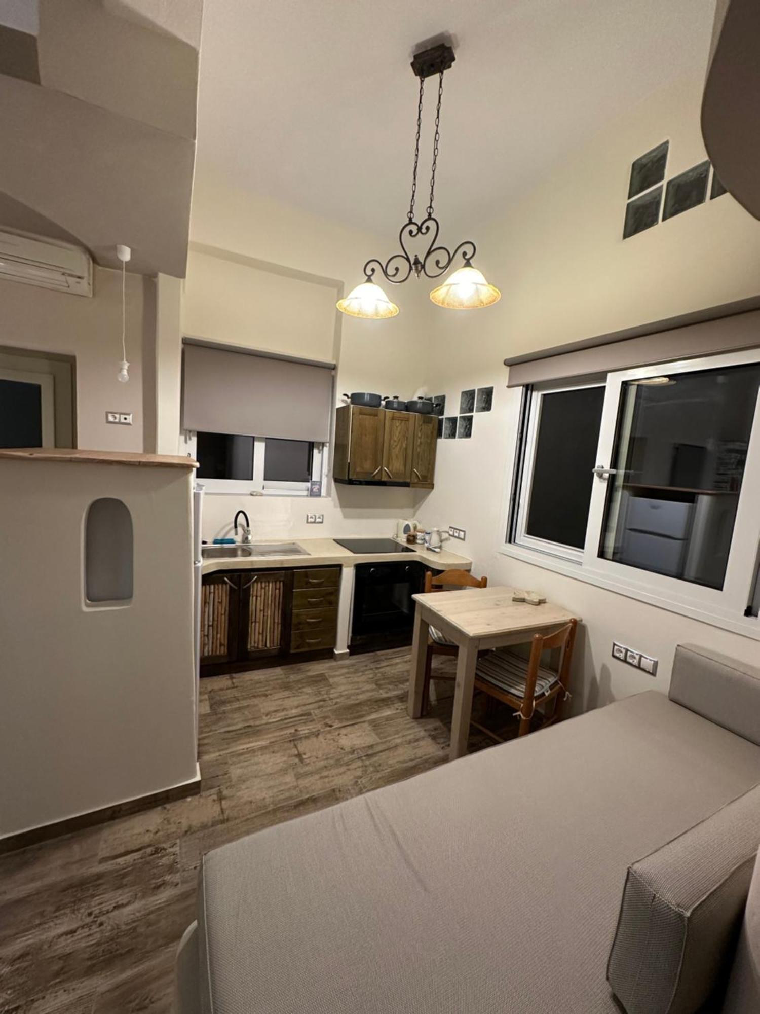 Afrodite Hotel Тинос Екстериор снимка